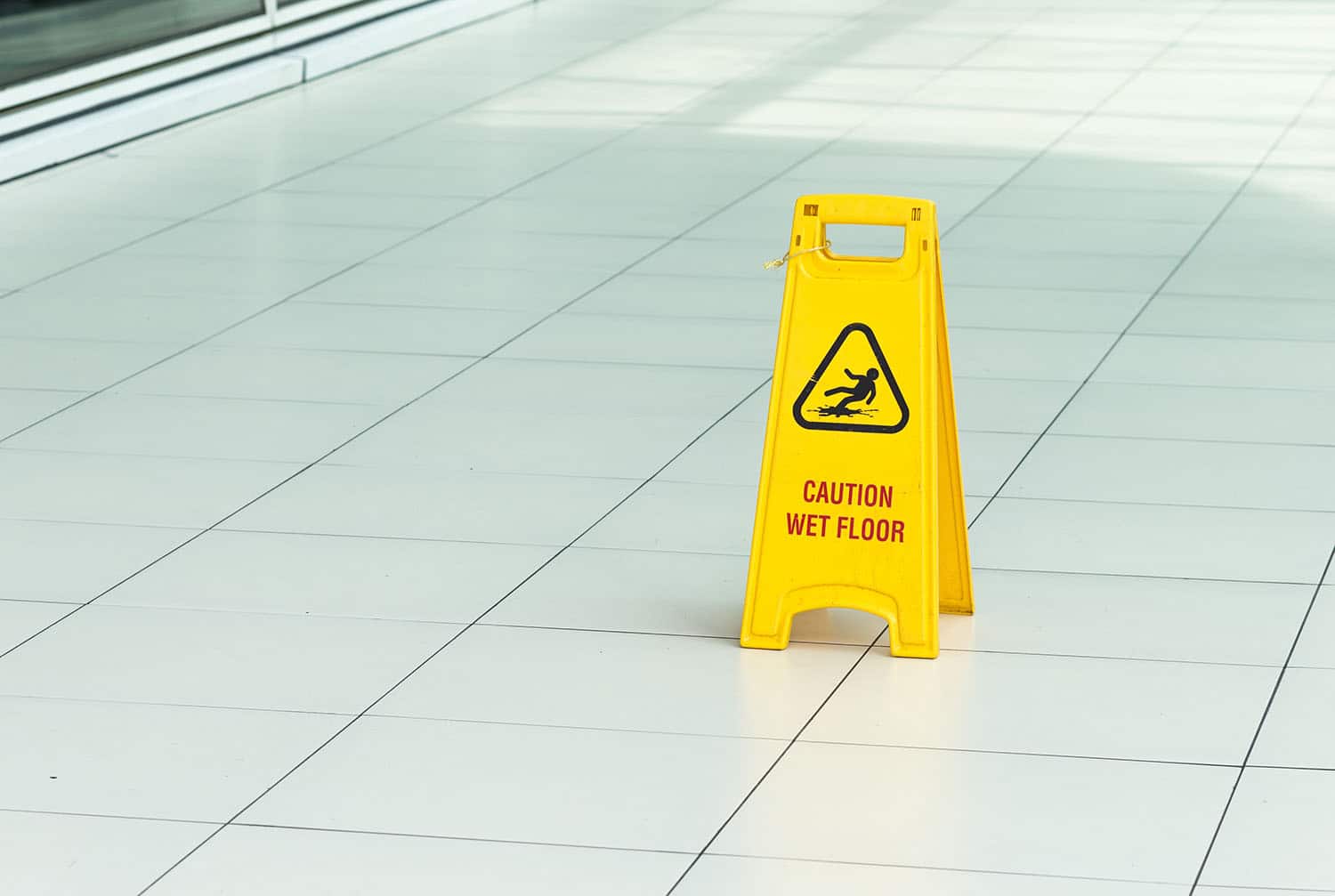 Yellow,Sign,That,Alerts,For,Wet,Floor,In,Airport.